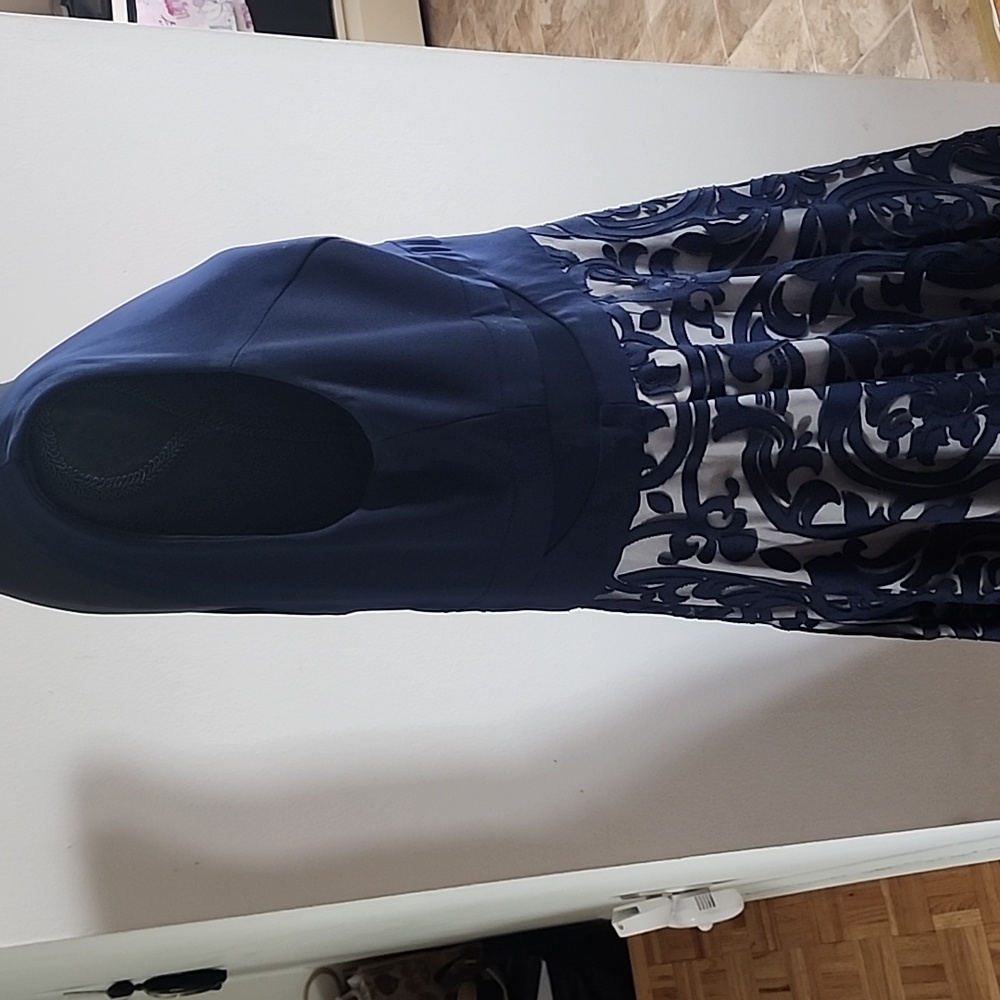 Formal Dress - Picture 6 of 7